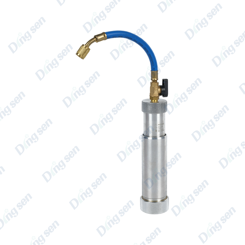 Refrigerant and refrigeration oil filler Refrigerant and refrigeration oil filler
